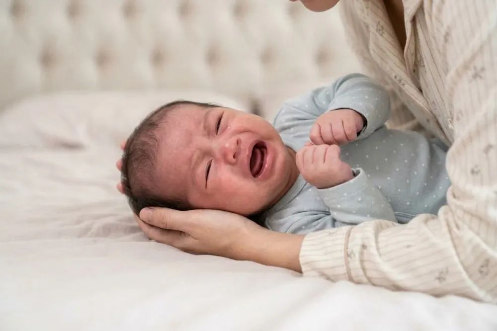 Bayi Menangis atau Marah Saat Menyusu: Kenali Penyebabnya