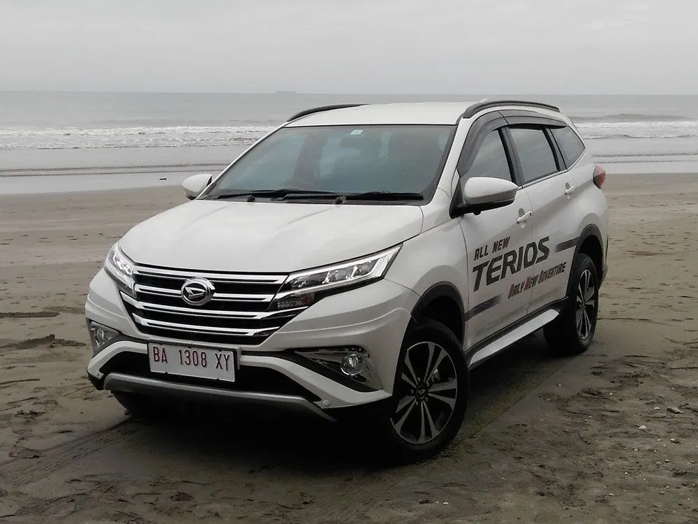 Toyota Raize vs Daihatsu Terios Bekas: Mana SUV Kompak Paling Masuk Akal?