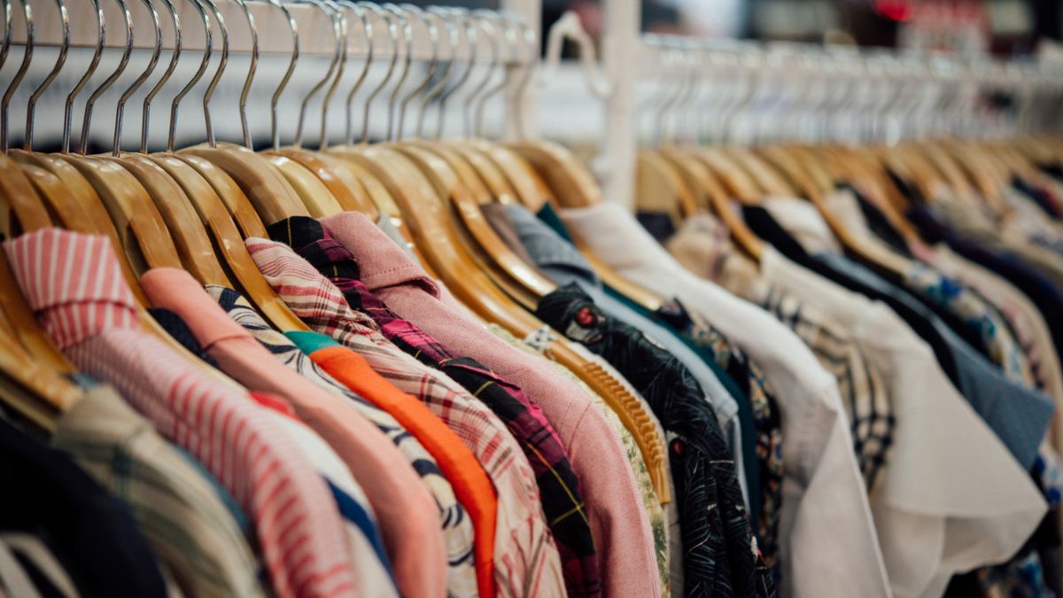Emisi Fashion Melonjak: Saat Regulasi Menghukum Baju Murah Sekali Pakai