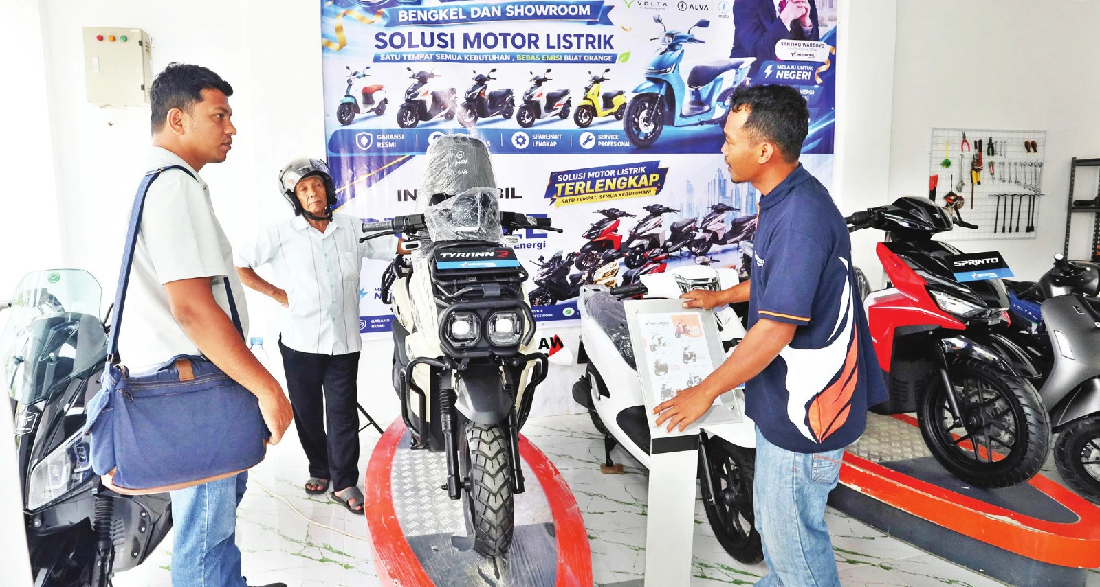 Insentif Motor Listrik Rp3 Juta: Lebih Kecil, Lebih Luas?