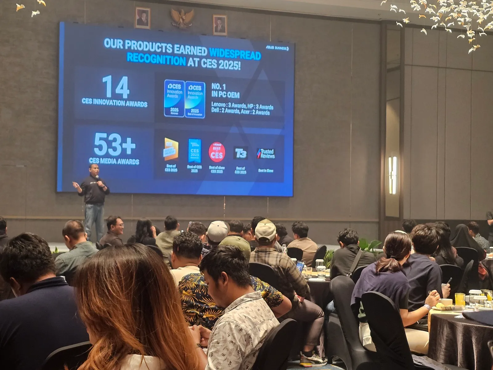 ASUS ExpertBook Ultra: Laptop Bisnis AI Offline untuk Profesional Mobile