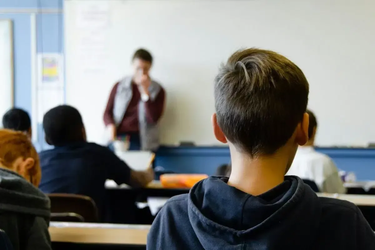 Antrian Bimbel Viral dan Krisis Kepercayaan pada Sekolah