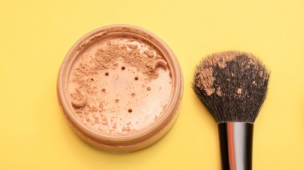 Bedak Tabur dan Compact Powder Lokal Terbaik untuk Kontrol Minyak
