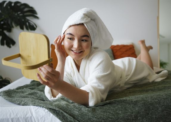 Rutinitas Skincare Remaja: Minimalis Tapi Tetap Ampuh