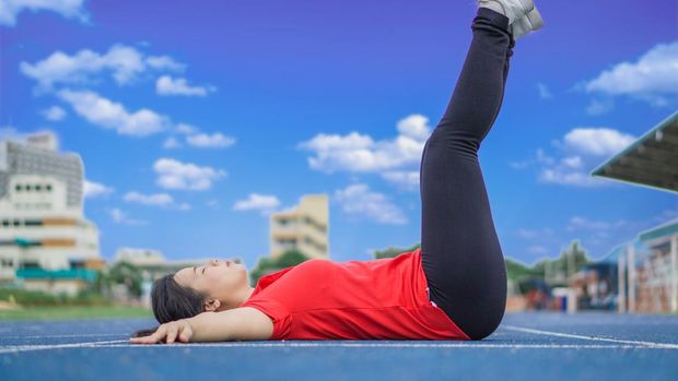 5 Latihan Sambil Berbaring untuk Mengecilkan Perut Buncit
