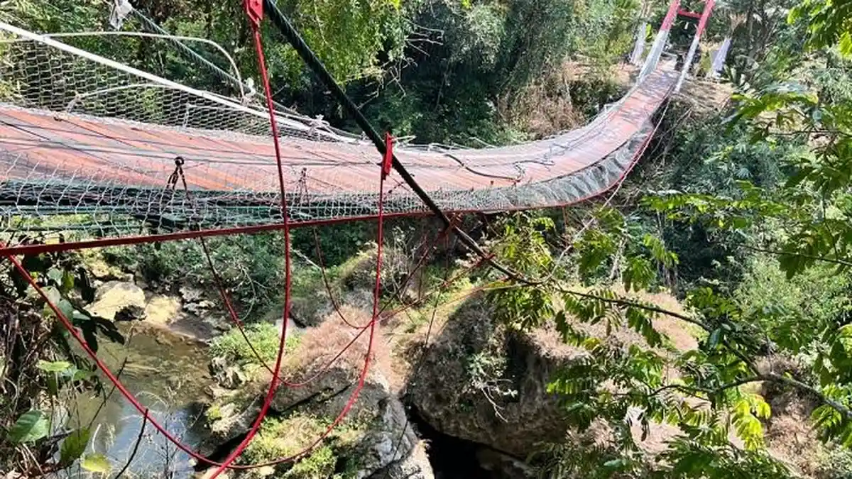 Jembatan Gantung Pangandaran Ambruk: Salah Desain atau Salah Gunakan?