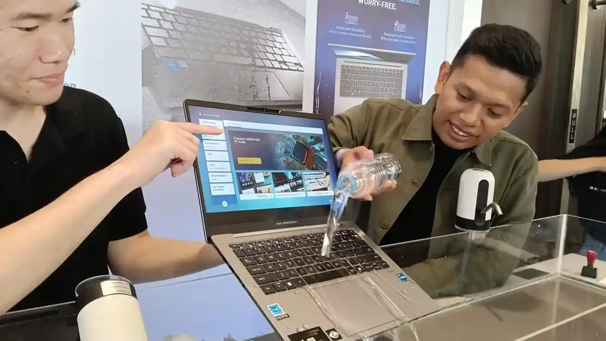 Laptop Bisnis Tipis yang Tangguh: Eksperimen Ekstrem ASUS ExpertBook Ultra di Pontianak