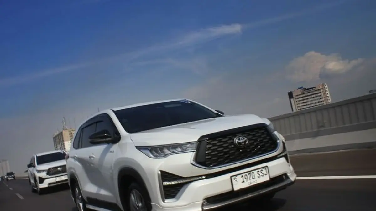 Innova Zenix Hybrid V vs Veloz Hybrid EV: Mana Lebih Masuk Akal?