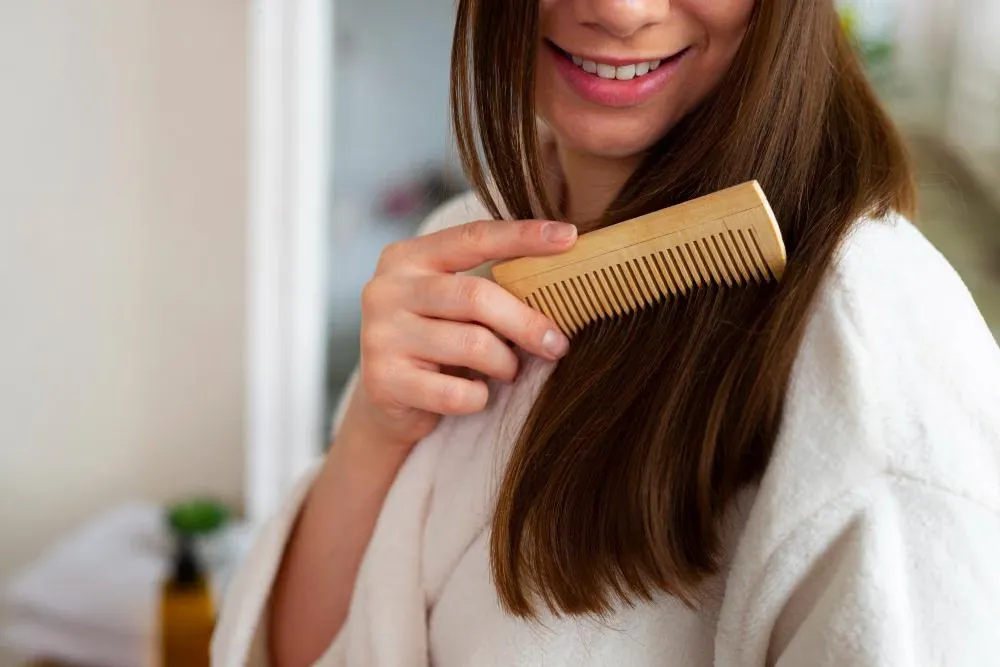 5 Kebiasaan Sehari-hari yang Diam-diam Merusak Akar Rambut