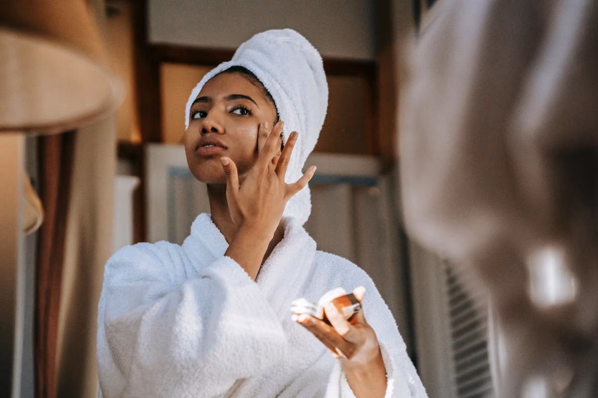 Sunscreen Anti-Aging Terjangkau yang Benar-Benar Bekerja