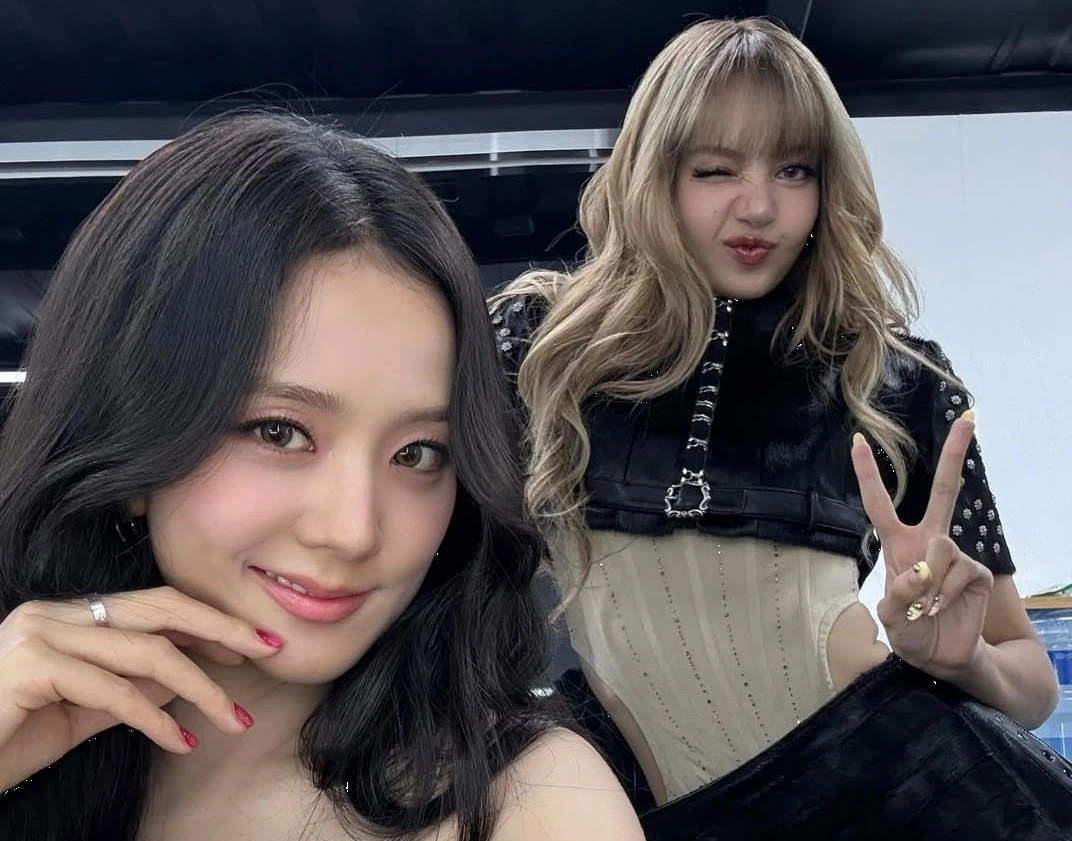 Lisa dan Jisoo Rilis Single Solo Bersamaan: Strategi Kompak Era Solois