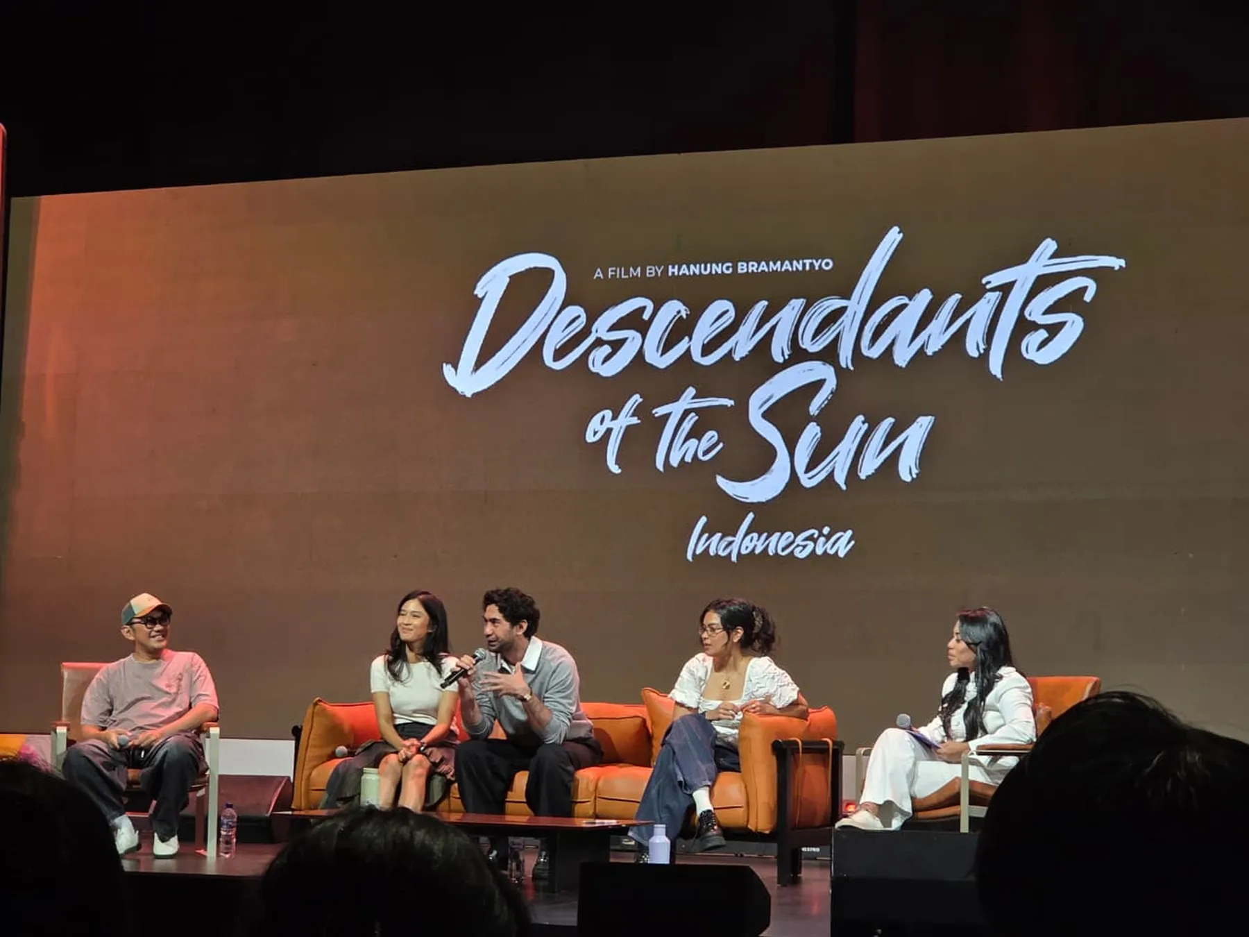Reza Rahadian dan Dian Sastrowardoyo Pimpin Adaptasi Descendants of the Sun