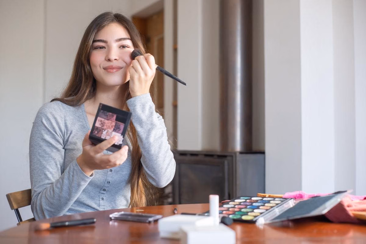 Panduan Memilih Warna Blush yang Tepat untuk Setiap Undertone Kulit