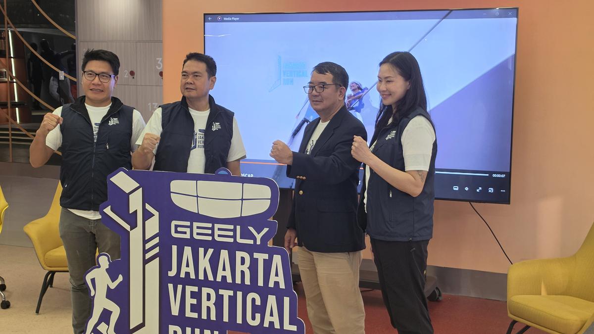 Pelari dari 16 Negara Taklukkan 2.120 Anak Tangga di Jakarta Vertical Run