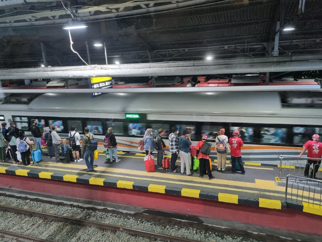 Erupsi Anak Krakatau dan Lonjakan Penumpang Kereta ke Jakarta