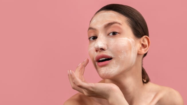 7 Rekomendasi Face Wash Pria Terbaik untuk Kulit Berminyak dan Berdebu