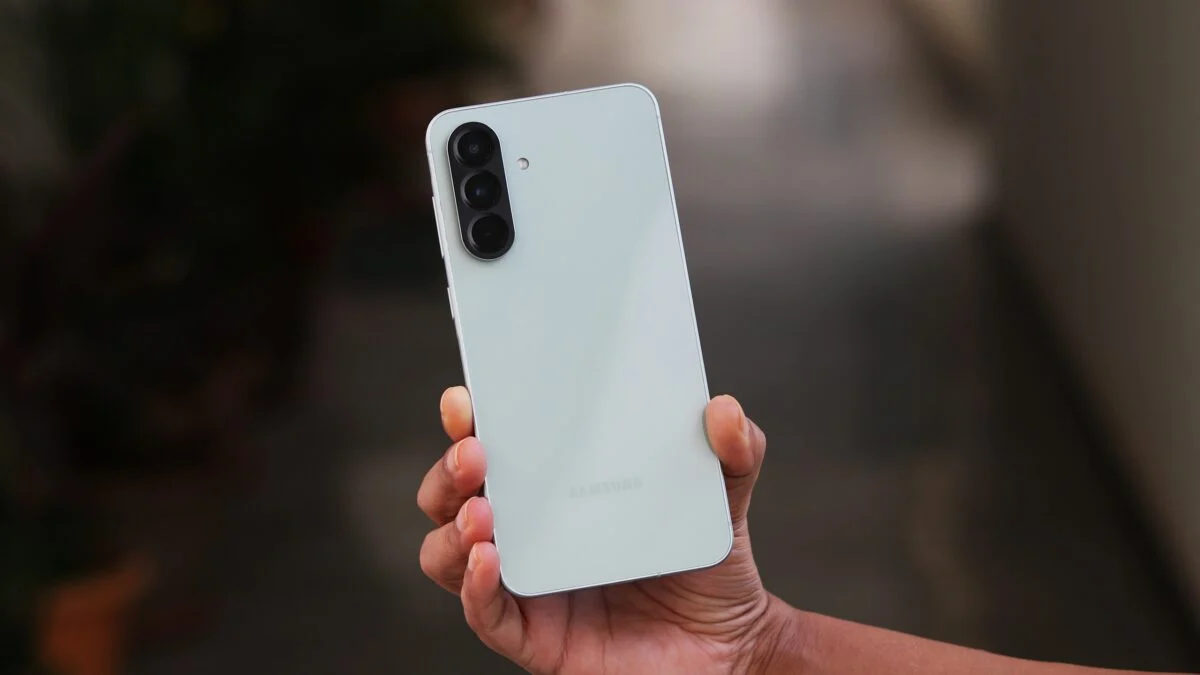 Beli HP Flagship Lama atau Tunggu Terbaru? Ini Jawabannya
