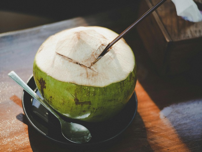Biotin dan Air Kelapa: Duo Alami untuk Rambut Lebih Kuat