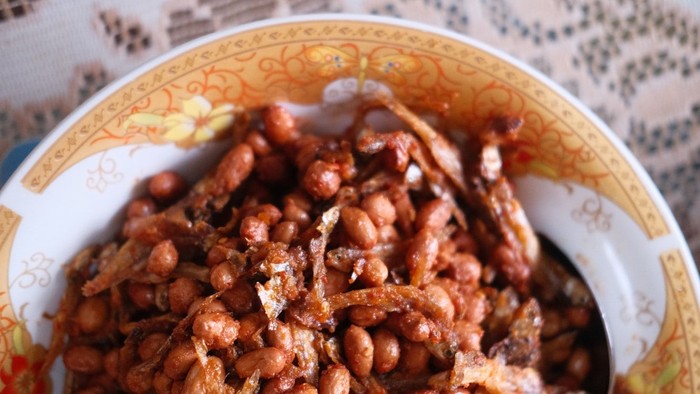 7 Kesalahan Menyimpan Makanan di Kulkas yang Bikin Cepat Rusak