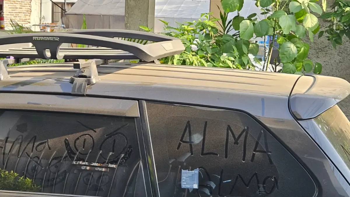 Pembersihan Abu Vulkanik yang Aman untuk Cat dan Kaca Mobil