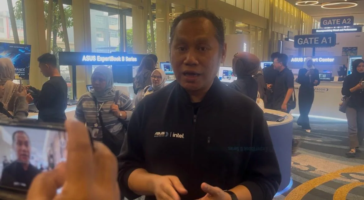 ExpertBook Ultra dan Standar Baru Laptop Bisnis Premium Berbasis AI