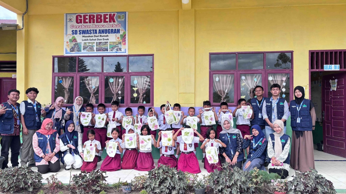 Ecoprint: Mengubah Daun dan Bunga Jadi Seni Bersama Anak