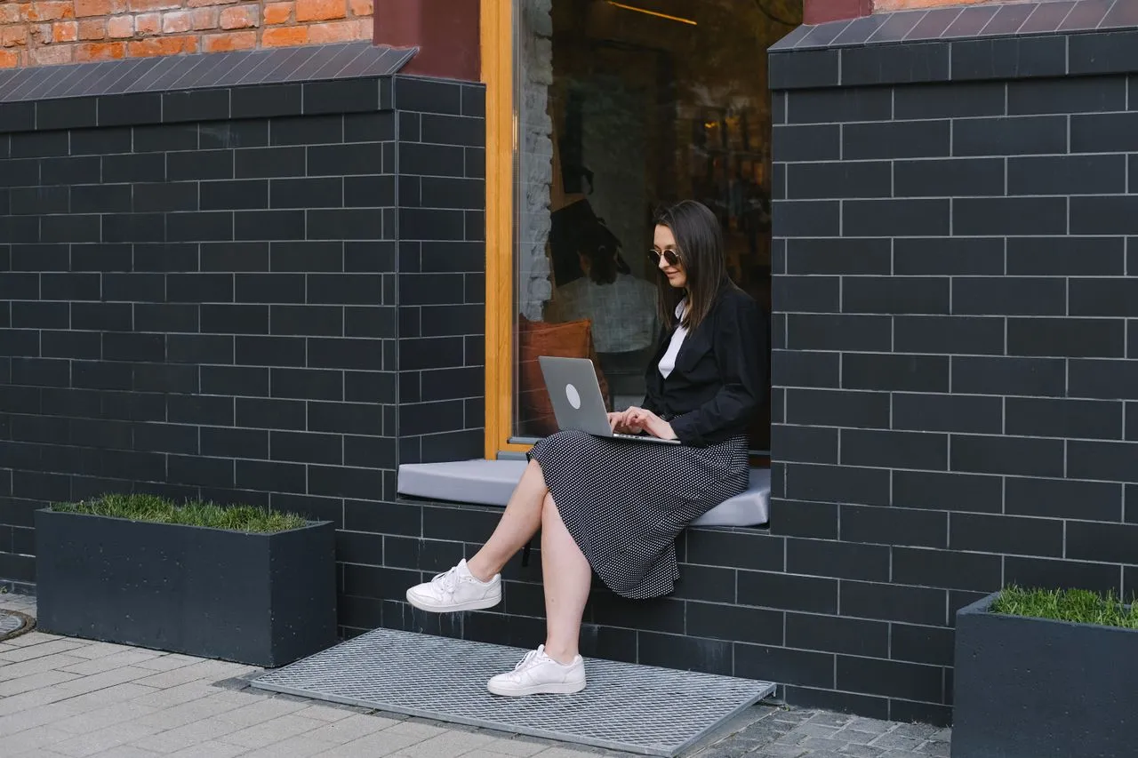 7 Sneakers Nyaman untuk Kantor yang Cocok untuk Commuter