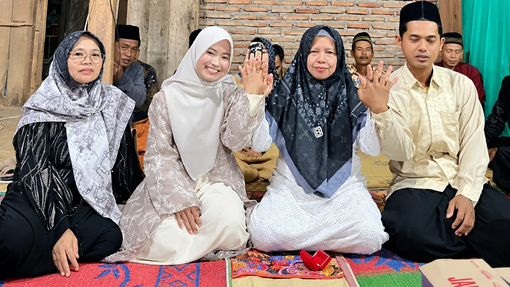 Dari Curahan Hati Sahabat hingga Melodi: Kisah Pribadi yang Menjadi Lagu