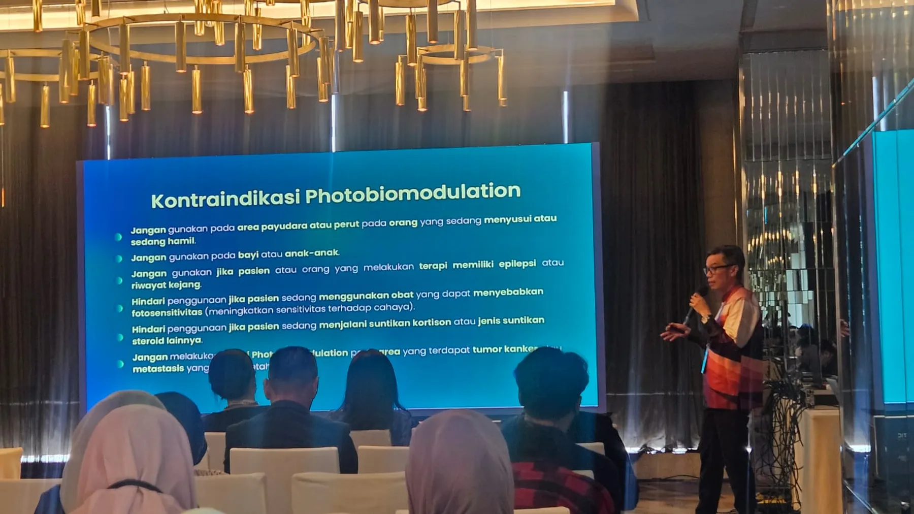 Teknologi LED Celluma: Terapi Cahaya yang Diawasi Dokter