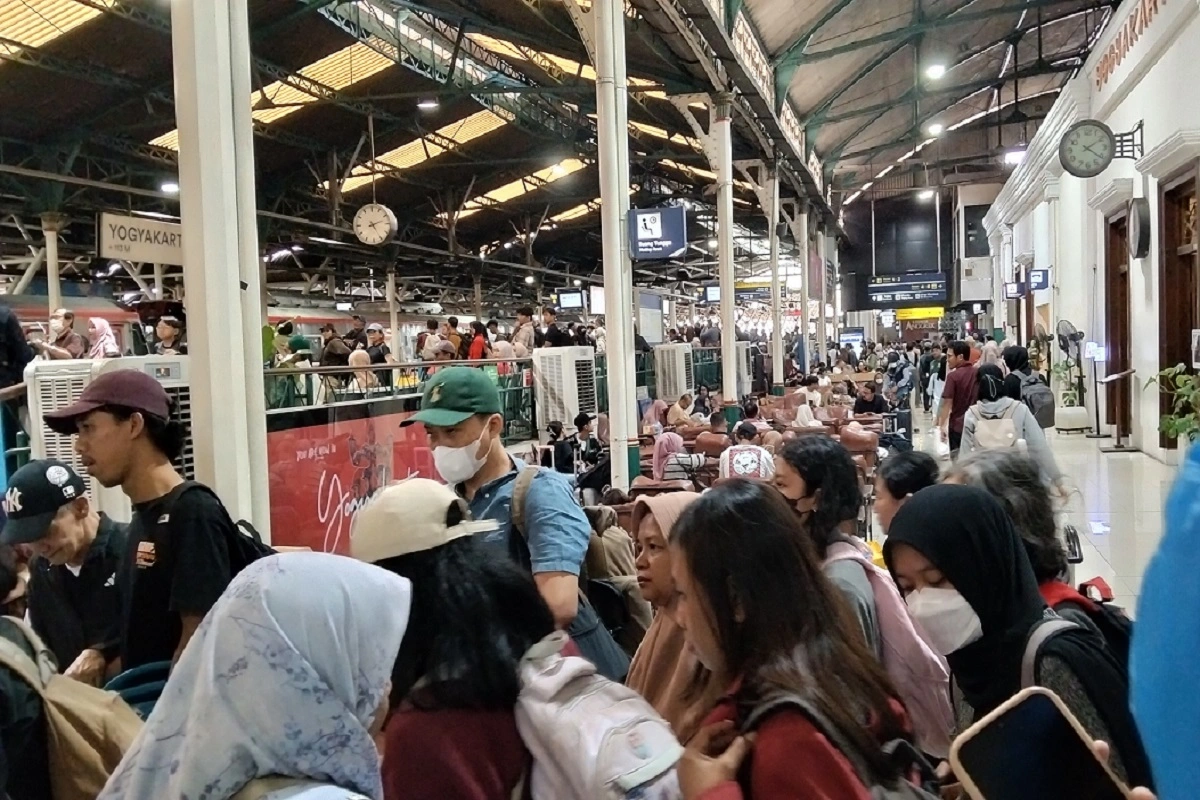 Bandara Tutup Karena Abu Vulkanik? Begini Cara Beralih ke Kereta dan Bus