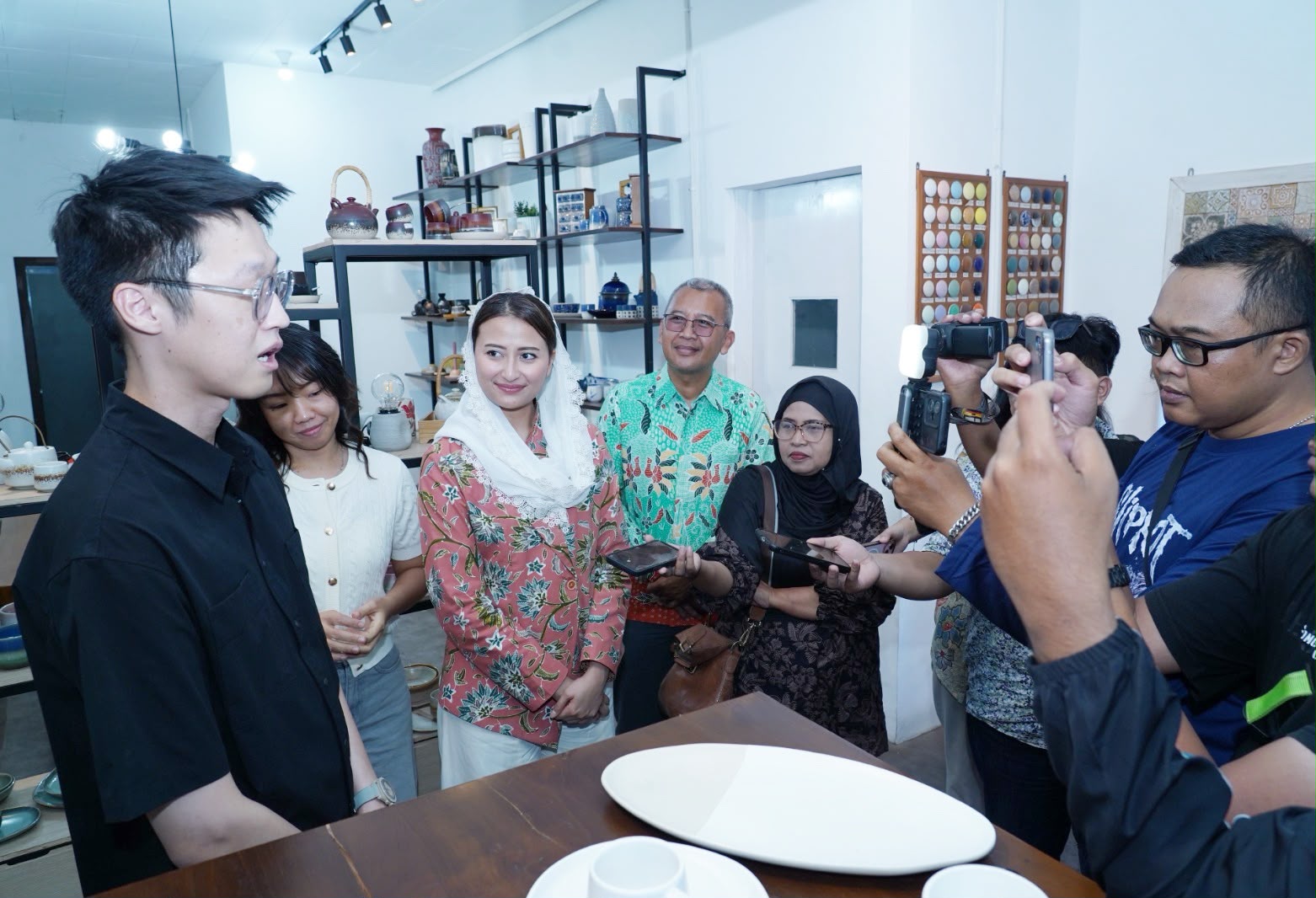 Dari Limbah Keramik Menjadi Peralatan Makan Berkelas Ekspor