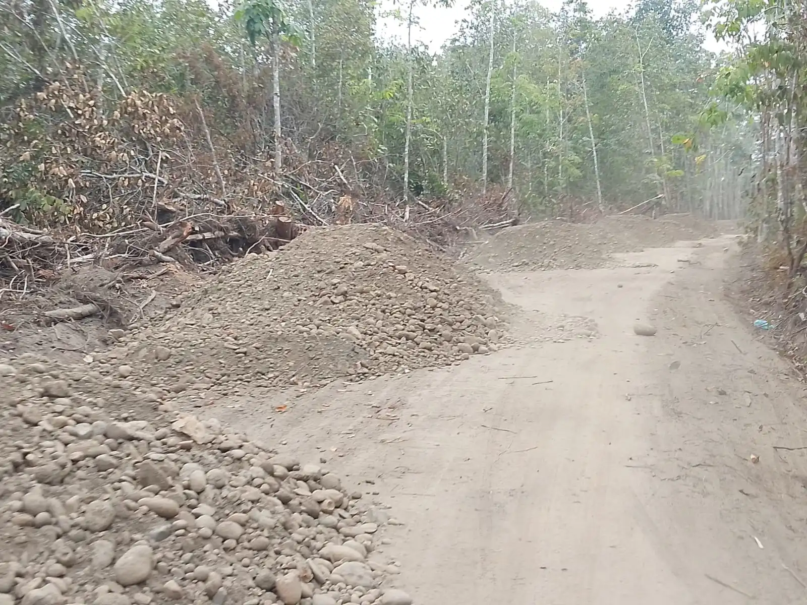Proyek Infrastruktur Tanpa Pengawasan: Ketika Jalan Dibangun Tanpa Keterbukaan