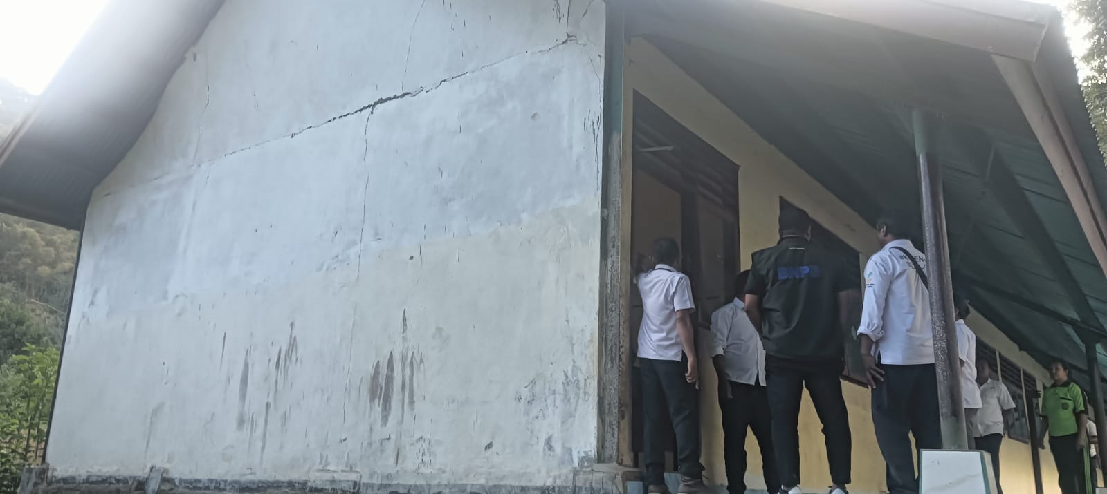 Ketika Gempa Menutup Kelas: Lahirnya Ruang Belajar Darurat