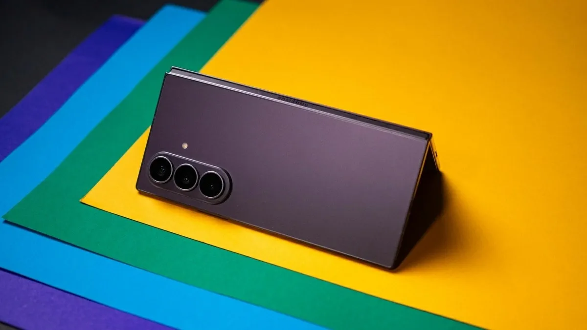 Uji Ketahanan Ponsel Lipat: Galaxy Z Fold 8 Ultra vs Razr Fold, Mana Paling Tahan Lama?