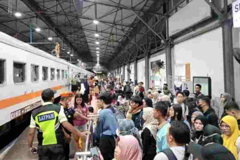 Lonjakan Penumpang Kereta Api: Wisata dan Komuter Mengubah Peta Mobilitas