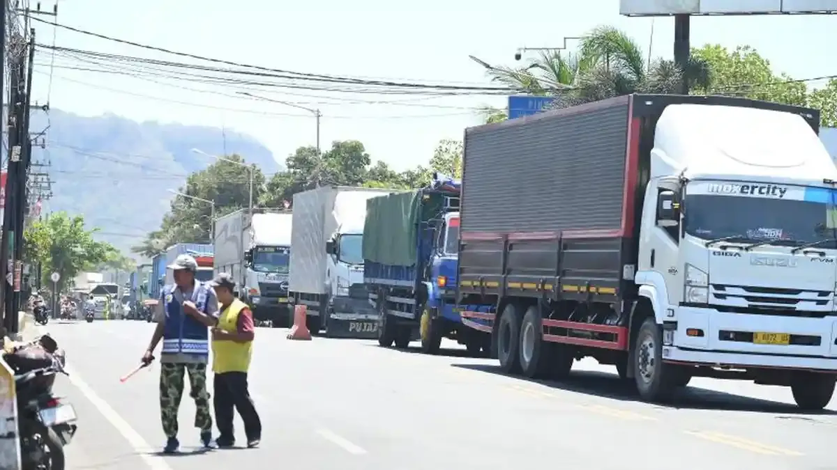 Antrean 20 Km di Ketapang: Kapal Nambah, Masalah Tetap Sama