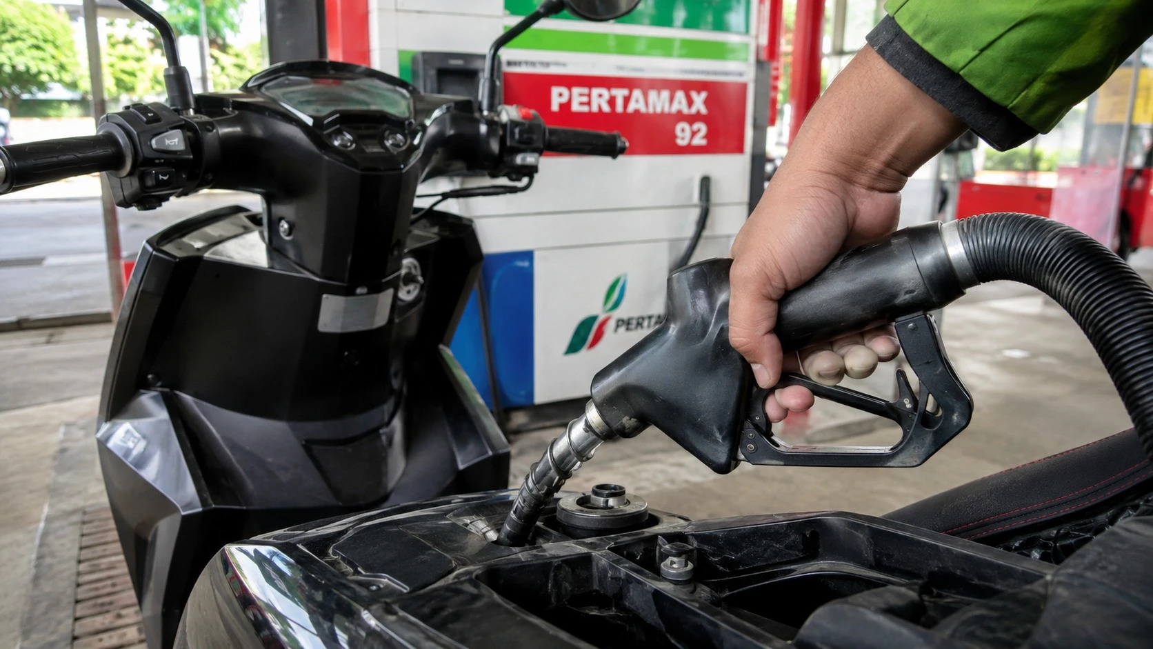 Gaya Berkendara dan Perawatan Rutin: Kunci Hemat Bahan Bakar Mobil dan Motor