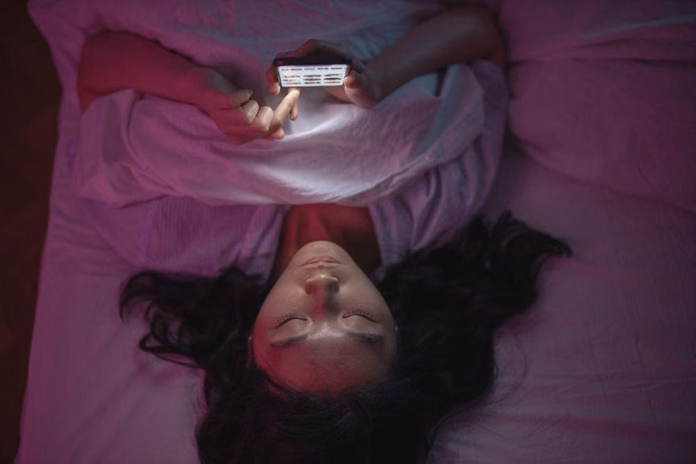 Kebiasaan Digital yang Diam-diam Merusak Kesehatan Mental