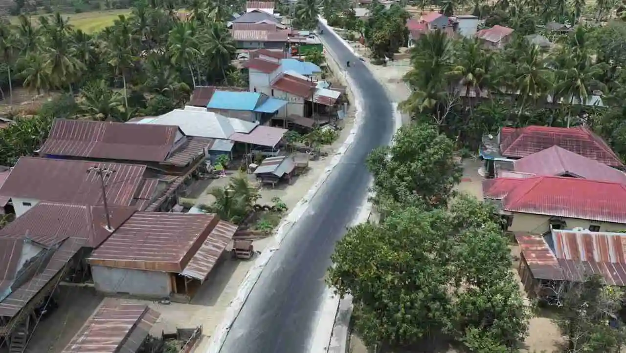 Setelah 4 Tahun Berdebu, Jalan Ujung Lamuru–Palattae Akhirnya Diperbaiki