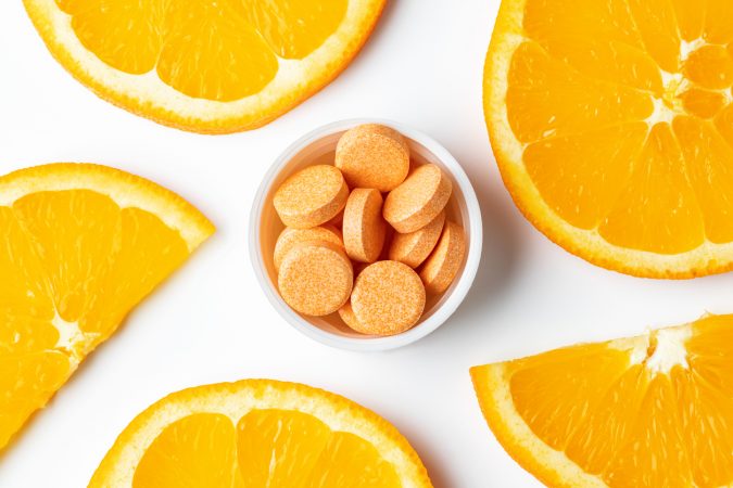 5 Vitamin Esensial untuk Lindungi Pernapasan dan Kulit dari Abu Vulkanik