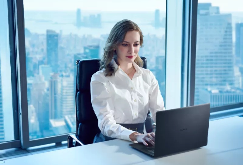 Asus ExpertBook Ultra: Laptop Bisnis Ringan Serius untuk Profesional Mobile