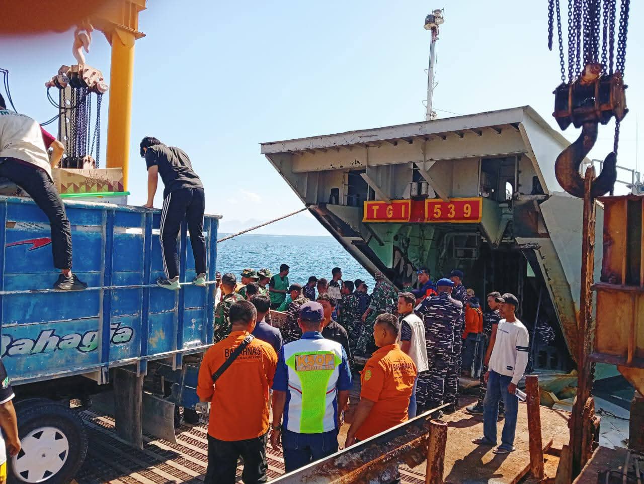 Operasi Logistik Maritim Bantuan Gempa: Kapal Perang dan Pelni Gerakkan Rantai Kemanusiaan