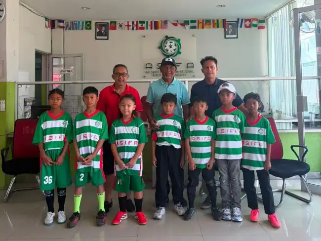 Akademi Sepak Bola Usia Dini Berwajah Holistik