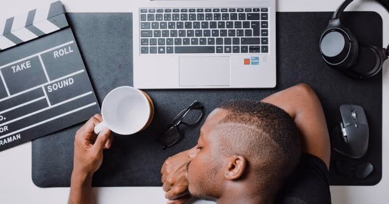 Mengenali Burnout Sejak Dini: Tanda Fisik, Mental, dan Cara Pulih Tanpa Resign