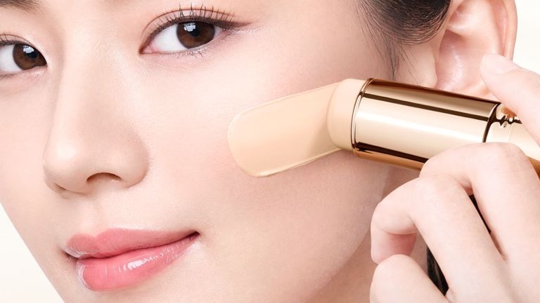 7 Skincare Multifungsi Terbaik untuk Rutinitas Minimal