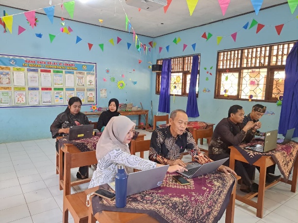 Transformasi Digital Sekolah: Ketika Kota Melaju, Pedalaman Tertinggal