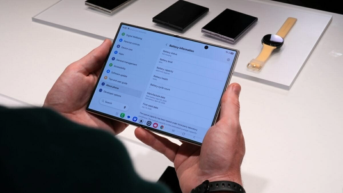 Uji Ketahanan Ponsel Lipat: Galaxy Z Fold 8 Ultra vs Razr Fold, Mana Paling Tahan Lama?