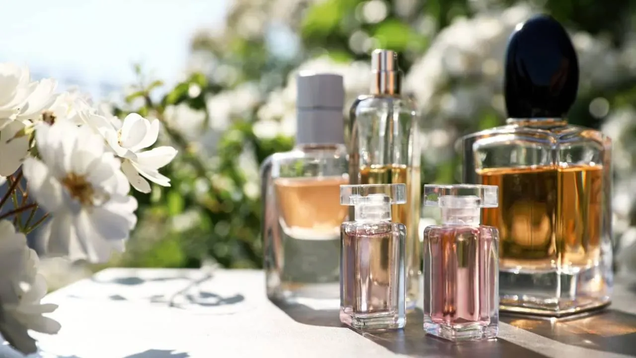 Membangun Scent Wardrobe: Koleksi Parfum untuk Setiap Momen
