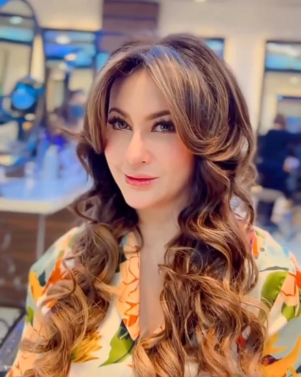 Awet Muda Bukan Soal Terlihat Muda: Cara Selebriti Mengubah Makna Penuaan