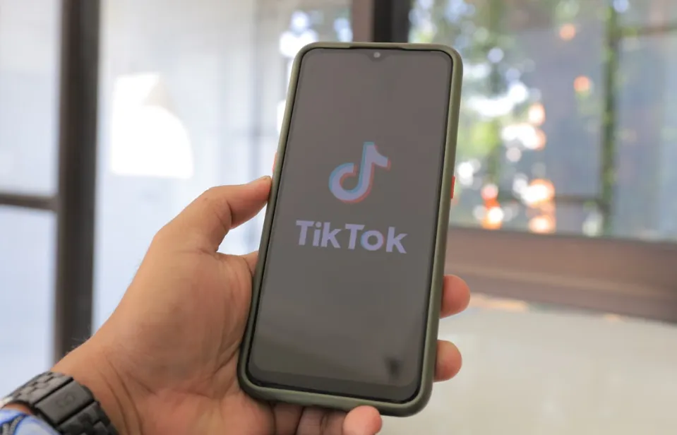 In We Trust dan In Another Life: Mengupas Arti Dua Frasa TikTok Trending